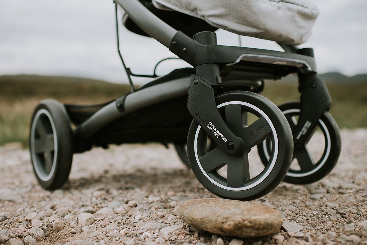 Wózki spacerowe z przekładanym siedziskiem – czym się charakteryzują?