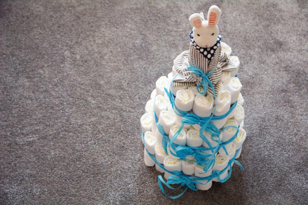 Tort z pieluszek na babyshower – jak go przygotować?