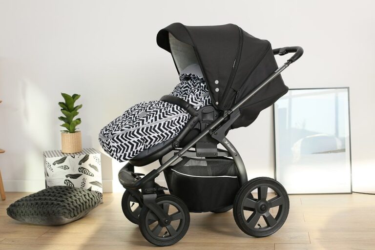 Śpiworek do wózka czy kombinezon niemowlęcy?