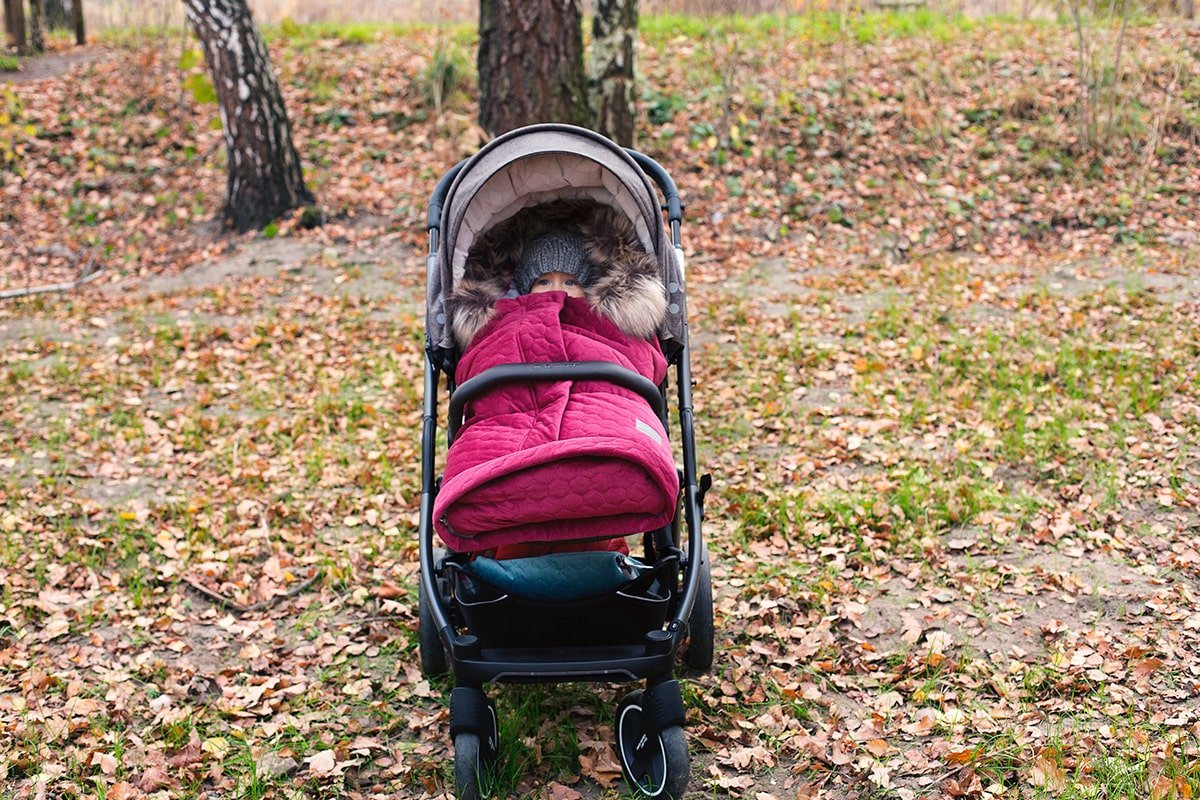 Temperatur und Spaziergang mit einem Baby – praktische Tipps für Eltern